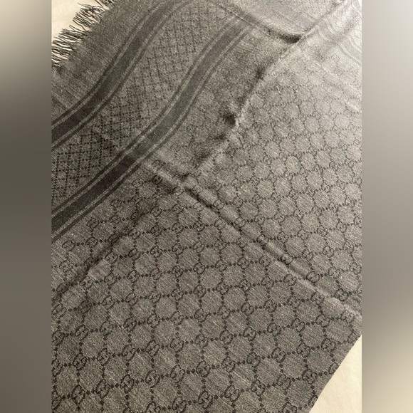 Gucci Jacquard Silk Wool Scarf/Shawl - Picture 5 of 10